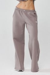 Damskie spodnie sportowe oversize Rough Radical Trip Joggers. Niebieskie spodnie sportowe damskie ROUGH RADICAL, xs, z bawełny, na fitness i siłownię. Za 169.99 zł.