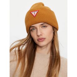 Czapka Guess. Brązowe czapki zimowe damskie Guess. Za 229.99 zł.