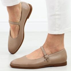 Cappuccino skórzane Polskie półbuty damskie Deoni D616. Brązowe półbuty damskie Deoni, bez wzorów, z jeansu, eleganckie, bez obcasa, na płaskiej podeszwie. Za 399.00 zł.