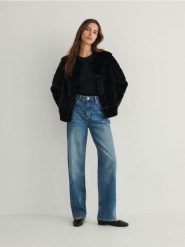 Kurtka z imitacji futra - czarny. Czarne kurtki damskie Reserved, l, bez wzorów, bez kaptura. W wyprzedaży za 49.99 zł.