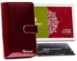 Lakierowany portfel skórzany Peterson czerwony PTN BC-603-RED. Czerwone portfele damskie Peterson, bez wzorów, z lakierowanej skóry. Za 127.99 zł.