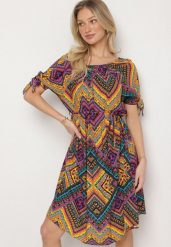 Fioletowa Bawełniana Sukienka w Etno Wzór z Wiązanym Paskiem w Talii Tosmera. Fioletowe sukienki damskie Born2be, na co dzień, xl, bez wzorów, z bawełny, eleganckie, bez kołnierzyka, bez ramiączek, midi. W wyprzedaży za 51.99 zł.
