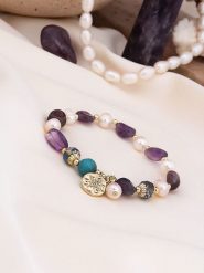 Pierres de Jade Pozłacana bransoletka z perłami i ametystami rozmiar: onesize. Białe bransoletki damskie Pierres de Jade, pozłacane. Za 43.99 zł.