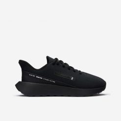 Buty sportowe damskie Decathlon KLNJ Be D. Czarne buty sportowe na co dzień damskie Decathlon, bez wzorów, trekkingowe. Za 119.99 zł.