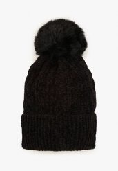 Czarna Czapka w Ozdobny Warkoczowy Splot z Pomponem Emmilae. Czarne czapki zimowe damskie Renee, z dzianiny. Za 29.99 zł.