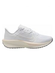 Nike Buty "QUEST 6" w kolorze białym do biegania rozmiar: 41. Białe obuwie trekkingowe damskie Nike. Za 294.95 zł.