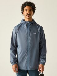 Regatta Kurtka przeciwdeszczowa "Pack It III" w kolorze błękitnym rozmiar: XXL. Niebieskie kurtki outdoor męskie Regatta, m, bez wzorów, z materiału, bez kaptura. Za 106.13 zł.