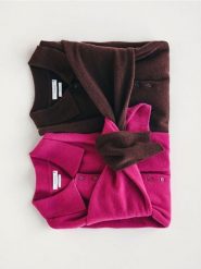 Wełniany sweter z kołnierzykiem - fioletowy. Fioletowe swetry klasyczne damskie Reserved, l, z wełny, bez kołnierzyka. Za 199.99 zł.