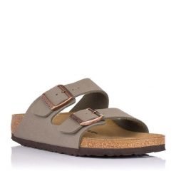 Klapki damskie Birkenstock Arizona Bfbc. Brązowe klapki damskie Birkenstock, bez wzorów, z materiału, bez obcasa. Za 578.00 zł.