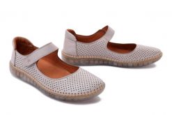 MANITU 840116-08 beige, półbuty damskie. Brązowe półbuty damskie Manitu, w ażurowe wzory, ze skóry, bez obcasa. Za 255.92 zł.