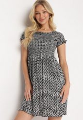 Czarna Wiskozowa Sukienka z Krótkim Rękawem i Marszczoną Górą w Drobne Kwiaty Oglemia. Czarne sukienki damskie Born2be, na randkę, s, bez wzorów, z wiskozy, bez kołnierzyka, bez ramiączek, mini, dopasowane. Za 49.99 zł.