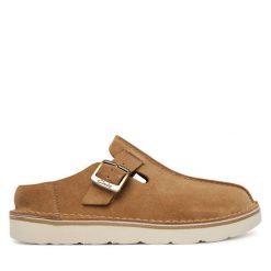 Klapki Clarks. Brązowe klapki damskie Clarks, bez wzorów, bez obcasa. Za 429.99 zł.