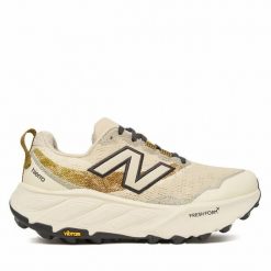 Buty do biegania New Balance. Białe obuwie do biegania damskie New Balance. Za 699.99 zł.