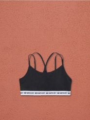 Biustonosz sportowy - czarny. Czarne biustonosze sportowe damskie Sinsay, bez wzorów, z bawełny. Za 14.99 zł.