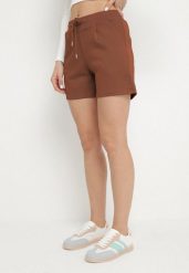 Brązowe Szorty Dresowe przed Kolano z Wiązaniem w Pasie Dulcima. Brązowe szorty damskie Born2be, bez wzorów, z dresówki, eleganckie. Za 44.99 zł.