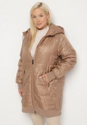 Jasnobrązowa Kurtka z Pikowanymi Przeszyciami i Kapturem Zarimelia. Brązowe kurtki damskie Born2be, plus size, bez wzorów, z jeansu. Za 169.99 zł.