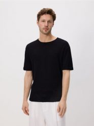 Sweter z krótkim rękawem - czarny. Czarne swetry męskie Reserved, l, bez wzorów, z bawełny, bez kołnierzyka. W wyprzedaży za 45.99 zł.