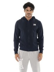 Męska bluza z kapturem HJ zapinana na zamek. Niebieskie bluzy sportowe męskie LEONE 1947 APPAREL, bez wzorów, z materiału, sportowe, bez kołnierzyka, bez ramiączek. Za 294.70 zł.