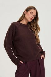 Gładki sweter brązowy. Brązowe swetry klasyczne damskie MOODO, xl, z elastanu, bez kołnierzyka. Za 129.99 zł.