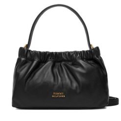 Torebka Tommy Hilfiger. Czarne torebki klasyczne damskie Tommy Hilfiger, bez wzorów, bez dodatków. Za 699.99 zł.