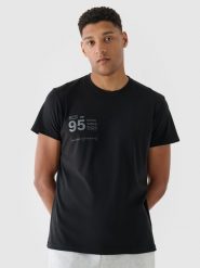 4F T-shirt regular z nadrukiem męski - czarny XL. Czarne t-shirty męskie 4f, m, bez wzorów, z bawełny, bez kołnierzyka. W wyprzedaży za 39.99 zł.