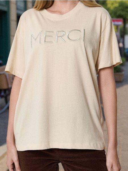 Koszulka z haftowanym napisem - kremowy. Białe t-shirty damskie Sinsay, l, bez wzorów, bez kołnierzyka. Za 29.99 zł.