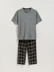 Dwuczęściowa piżama z haftem - ciemnoszary. Szare piżamy męskie Reserved, l, bez wzorów, z bawełny, bez ramiączek. Za 139.99 zł.