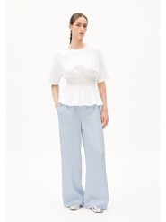 Armedangels Koszulka "Kaawino" w kolorze białym rozmiar: XS. Białe bluzki damskie ARMEDANGELS, xs, bez wzorów, z bawełny, bez kołnierzyka, bez ramiączek. Za 82.83 zł.