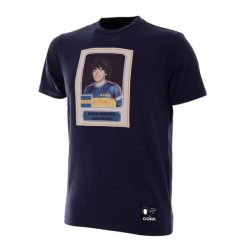 Koszulka dla dorosłych - Maradona x COPA Naklejka Piłka Nożna Boca - Granatowa. Niebieskie t-shirty sportowe męskie COPA FOOTBALL, xl, bez ramiączek, do piłki nożnej. Za 211.91 zł.