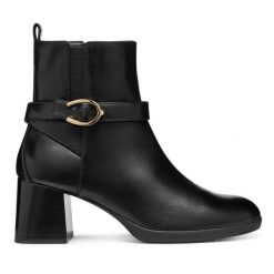 Botki Geox. Czarne botki damskie Geox, bez obcasa, na słupku, bez zapięcia. Za 539.99 zł.