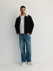 Jeansy baggy z efektem sprania - indigo jeans. Niebieskie jeansy męskie Reserved. W wyprzedaży za 89.99 zł.