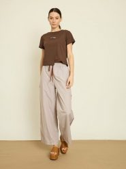 BGN Koszulka w kolorze brązowym rozmiar: 36. Brązowe bluzki damskie BGN, bez wzorów, bez kołnierzyka, bez ramiączek. Za 56.99 zł.