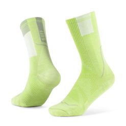 Skarpety BUFF Coolnet Crew. Zielone skarpetki męskie Buff, bez wzorów, z elastanu. Za 119.99 zł.