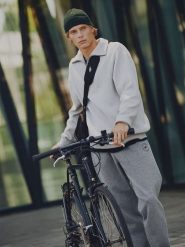 4F Sweter regular z wełną męski - szary S. Szare swetry męskie 4f, l, bez wzorów, z jeansu, bez kołnierzyka. Za 269.99 zł.