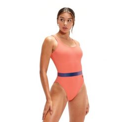 Strój pływacki jednoczęściowy damski Speedo Belted Deep U-Back. Fioletowe stroje jednoczęściowe damskie Speedo, bez wzorów. Za 119.99 zł.