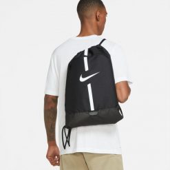 Torba sportowa unisex Nike Academy Gymsack pojemność 18 L. Czarne torby podróżne damskie Nike, bez wzorów. Za 79.99 zł.