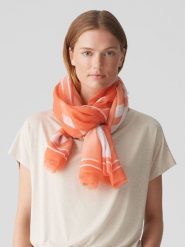 OPUS Szal "Axeni" w kolorze biało-pomarańczowym rozmiar: onesize. Pomarańczowe szaliki i kominy damskie Opus, bez wzorów, z materiału. Za 52.99 zł.
