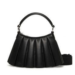 Torebka Lacoste. Czarne torebki klasyczne damskie Lacoste, bez wzorów, bez dodatków. Za 822.99 zł.