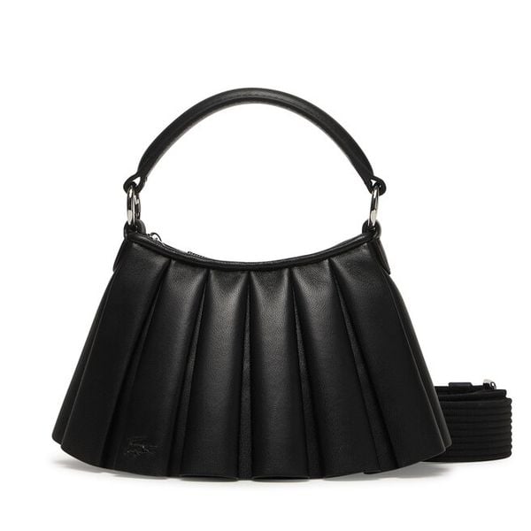 Torebka Lacoste. Czarne torebki klasyczne damskie Lacoste, bez wzorów, bez dodatków. Za 822.99 zł.