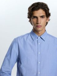 Koszula regular fit w paski - jasnoniebieski. Niebieskie koszule męskie Reserved, l, bez wzorów, z bawełny, bez kołnierzyka, bez ramiączek. Za 129.99 zł.