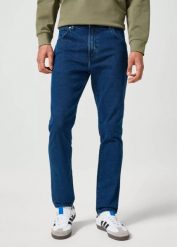 WRANGLER MĘSKIE SPODNIE JEANSOWE LARSTON MIDNIGHT DEPTH 112355023 W18S017422. Spodnie materiałowe męskie Wrangler, bez wzorów, z jeansu. W wyprzedaży za 184.99 zł.