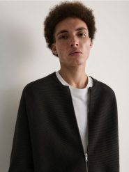 Rozpinany sweter - ciemnoszary. Szare kardigany męskie Reserved, l, bez wzorów, z bawełny, bez kołnierzyka. W wyprzedaży za 79.99 zł.