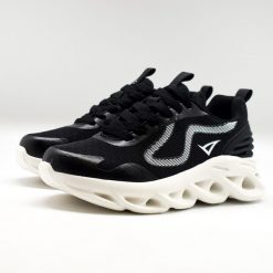 Buty sportowe DIMU czarne. Czarne buty sportowe na co dzień damskie Legea, bez wzorów, na fitness i siłownię. W wyprzedaży za 124.00 zł.