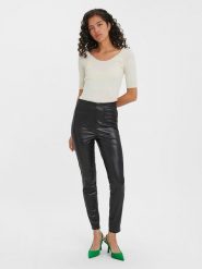 Vero Moda Spodnie w kolorze czarnym rozmiar: S/L30. Czarne spodnie materiałowe damskie Vero Moda, bez wzorów. Za 120.95 zł.