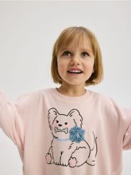Bawełniana bluza z nadrukiem - pastelowy róż. Czerwone bluzy i bluzki niemowlęce Reserved, bez wzorów, z bawełny, bez ramiączek, bez kaptura. W wyprzedaży za 22.99 zł.
