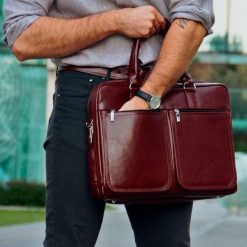Torba skórzana na ramię, laptopa SOLIER burgundowa. Czerwone torby na laptopa męskie Solier, ze skóry. Za 659.98 zł.