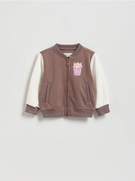 Bluza bomber z nadrukiem - brązowy. Brązowe bluzy i bluzki niemowlęce Reserved, bez wzorów, z bawełny, bez ramiączek, bez kaptura. W wyprzedaży za 35.99 zł.