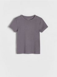 Prążkowany t-shirt - fioletowy. Fioletowe koszulki dziewczęce Reserved, bez wzorów, z bawełny, bez ramiączek. W wyprzedaży za 12.99 zł.