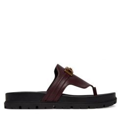 Japonki Guess. Czerwone klapki damskie Guess, z aplikacjami, bez obcasa. Za 549.99 zł.