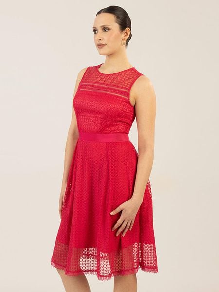 APART Sukienka w kolorze czerwonym rozmiar: 40. Czerwone sukienki damskie Apart, bez wzorów, z koronki, bez kołnierzyka, bez ramiączek, midi. Za 274.75 zł.